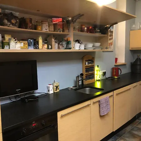 Classical Large On Alberta Street, Free Locked Parking Apartment