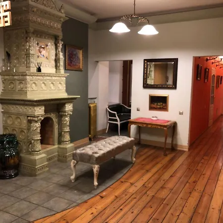 Classical Large On Alberta Street, Free Locked Parking Apartment