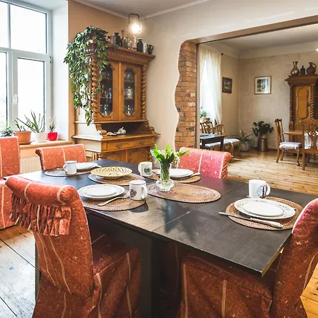 Classical Large On Alberta Street, Free Locked Parking Apartamento Riga