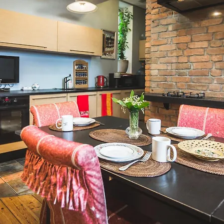 Apartamento Classical Large On Alberta Street, Free Locked Parking