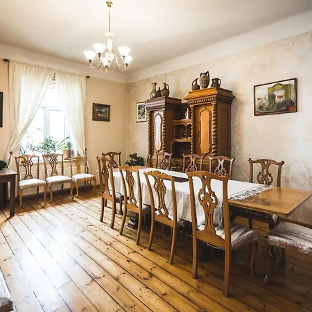 Apartment Classical Large On Alberta Street, Free Locked Parking *