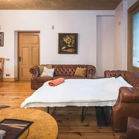 Classical Large On Alberta Street, Free Locked Parking