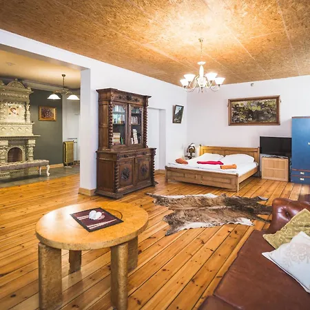 Classical Large On Alberta Street, Free Locked Parking Apartamento Riga