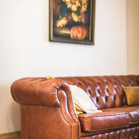 Classical Large On Alberta Street, Free Locked Parking Apartamento Riga