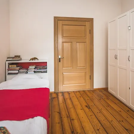Classical Large On Alberta Street, Free Locked Parking Apartment *