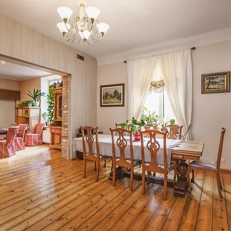 Classical Large On Alberta Street, Free Locked Parking Apartament Ryga