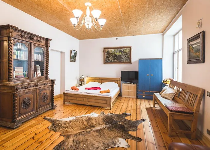 Dzīvoklis Classical Large On Alberta Street, Free Locked Parking