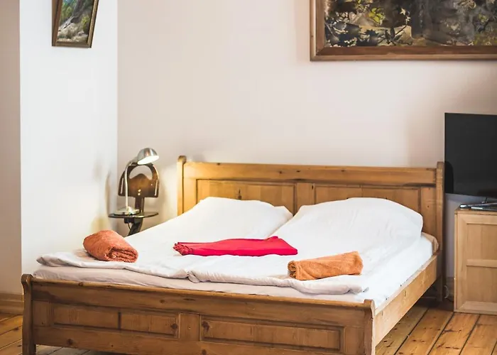 Classical Large On Alberta Street, Free Locked Parking