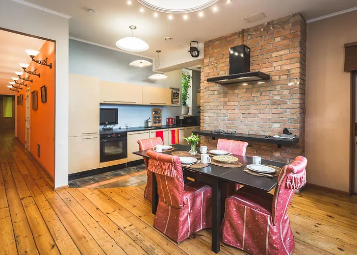 Classical Large On Alberta Street, Free Locked Parking