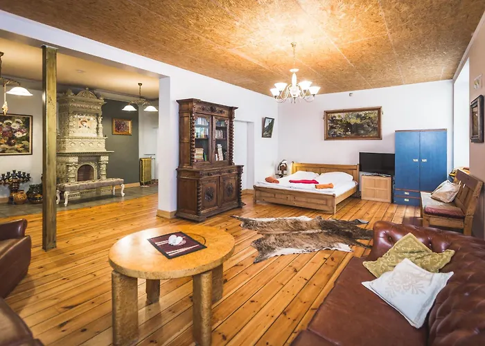 Classical Large On Alberta Street, Free Locked Parking Dzīvoklis Riga