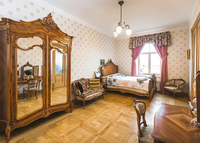 Classical Large On Alberta Street, Free Locked Parking