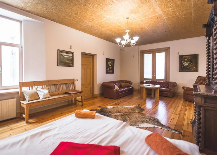 Dzīvoklis Classical Large On Alberta Street, Free Locked Parking *