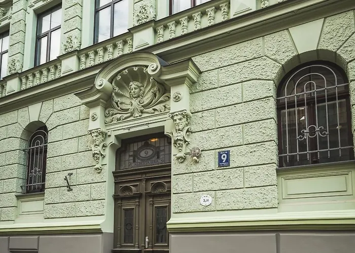 Apartment Classical Large On Alberta Street, Free Locked Parking *