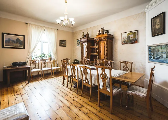 Apartment Classical Large On Alberta Street, Free Locked Parking *