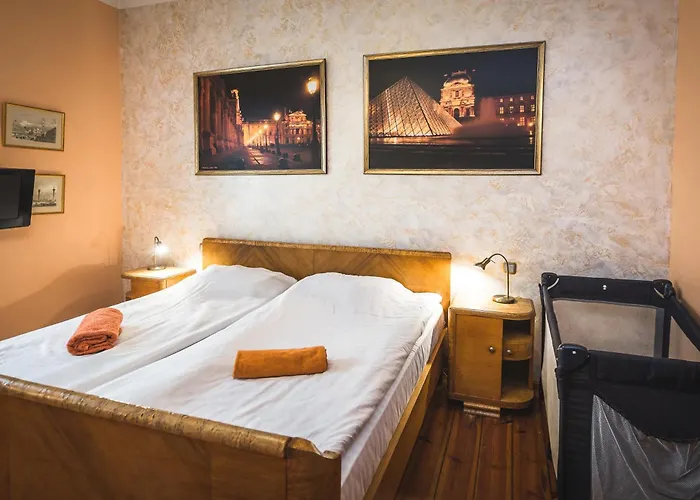 Classical Large On Alberta Street, Free Locked Parking Apartment Riga