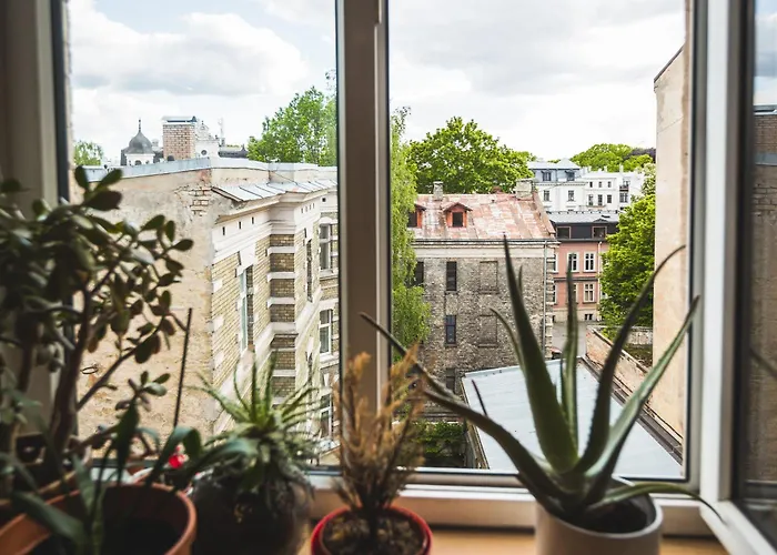 Classical Large On Alberta Street, Free Locked Parking *