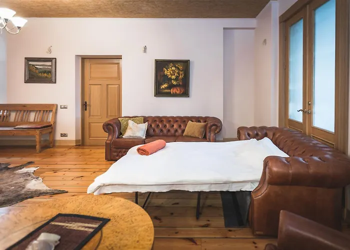 Classical Large On Alberta Street, Free Locked Parking